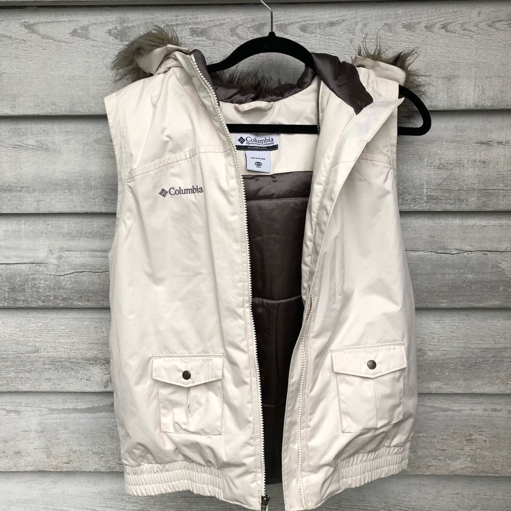 Columbia White & Grey with Faux Fur Puffer Vest